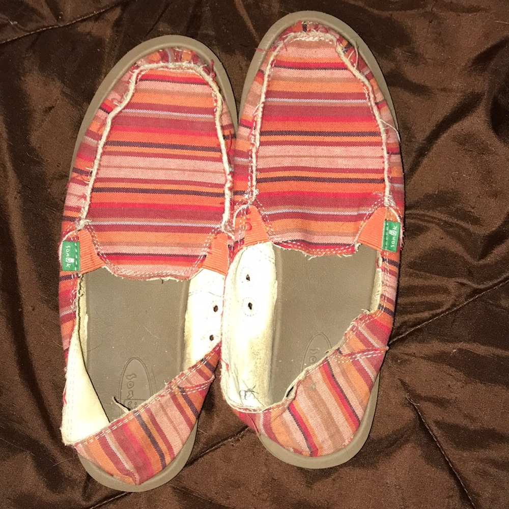 Slightly worn Sanuks